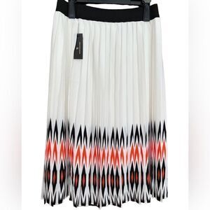 New with tags Worthington white pleated skirt with border design size M